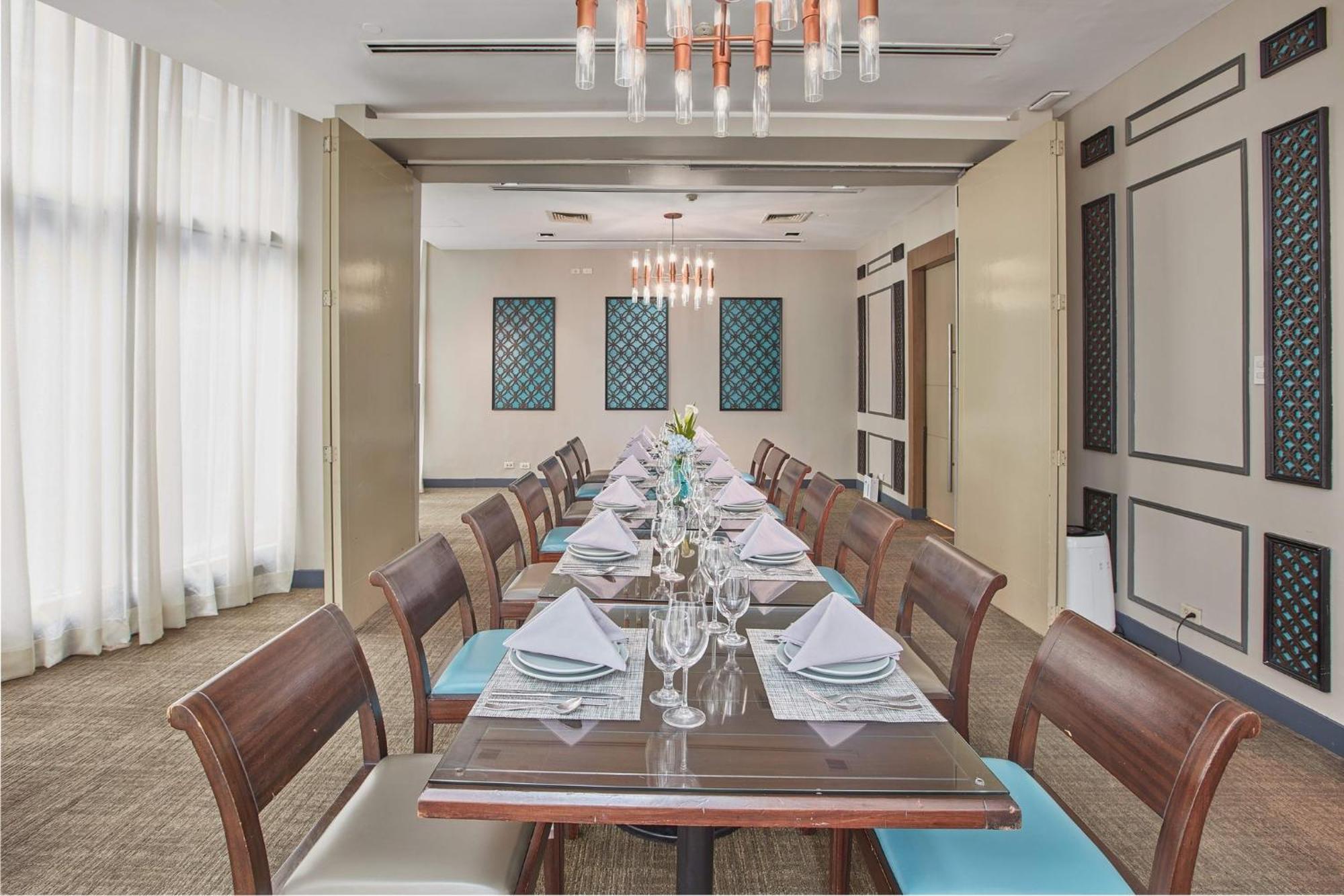 Crowne Plaza Manila Galleria By Ihg Pasig City Zewnętrze zdjęcie