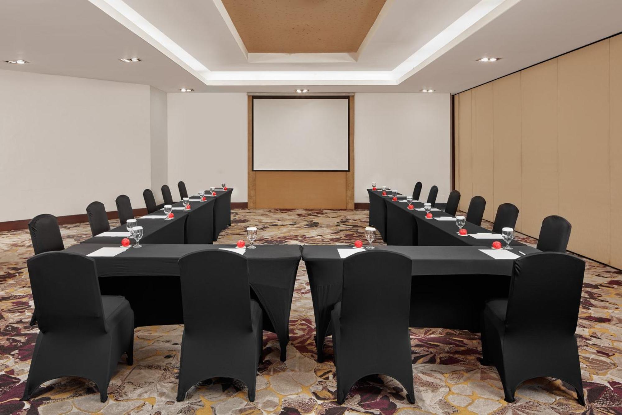Crowne Plaza Manila Galleria By Ihg Pasig City Zewnętrze zdjęcie