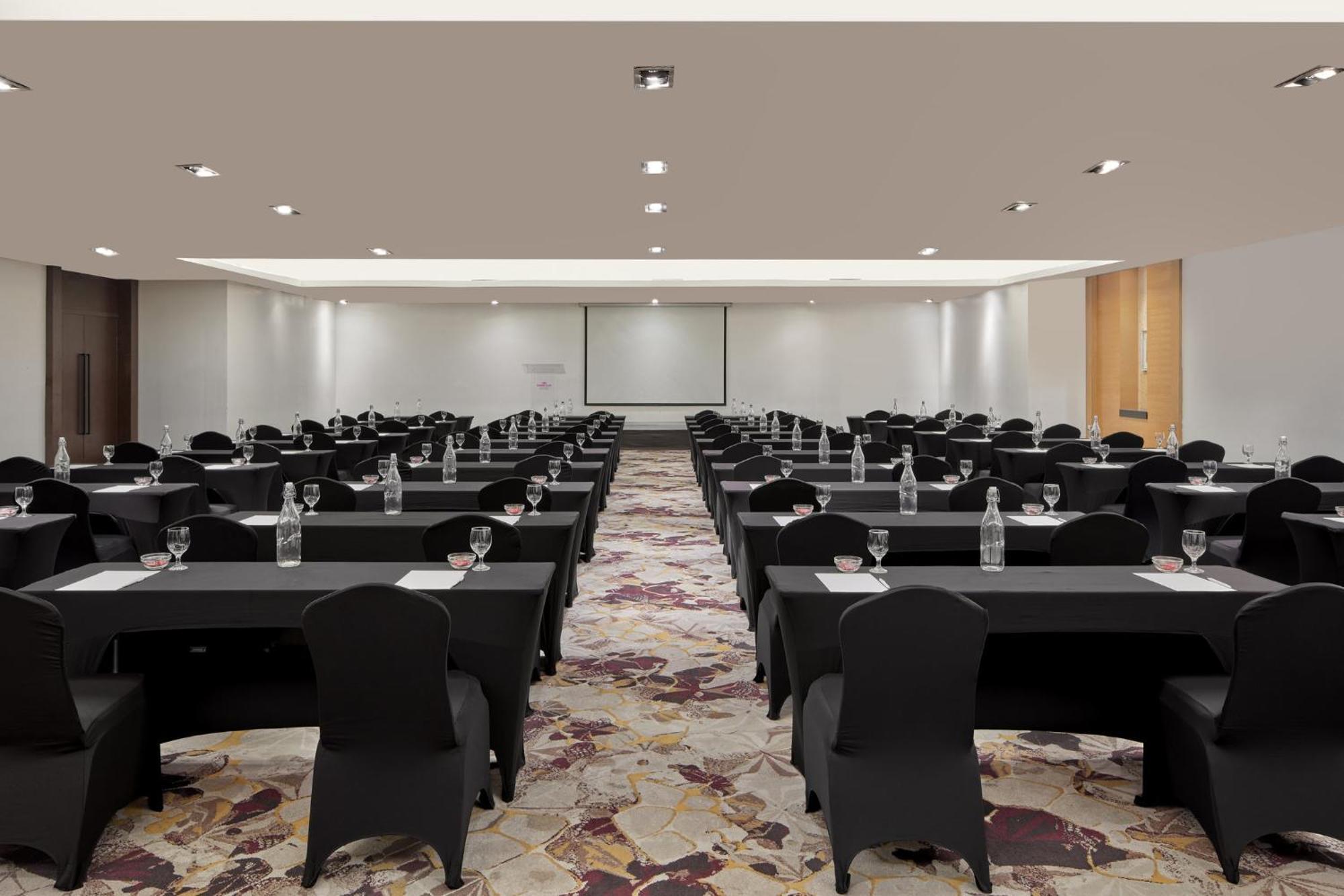 Crowne Plaza Manila Galleria By Ihg Pasig City Zewnętrze zdjęcie