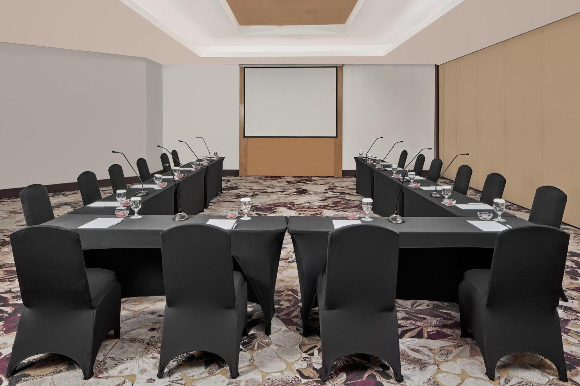 Crowne Plaza Manila Galleria By Ihg Pasig City Zewnętrze zdjęcie